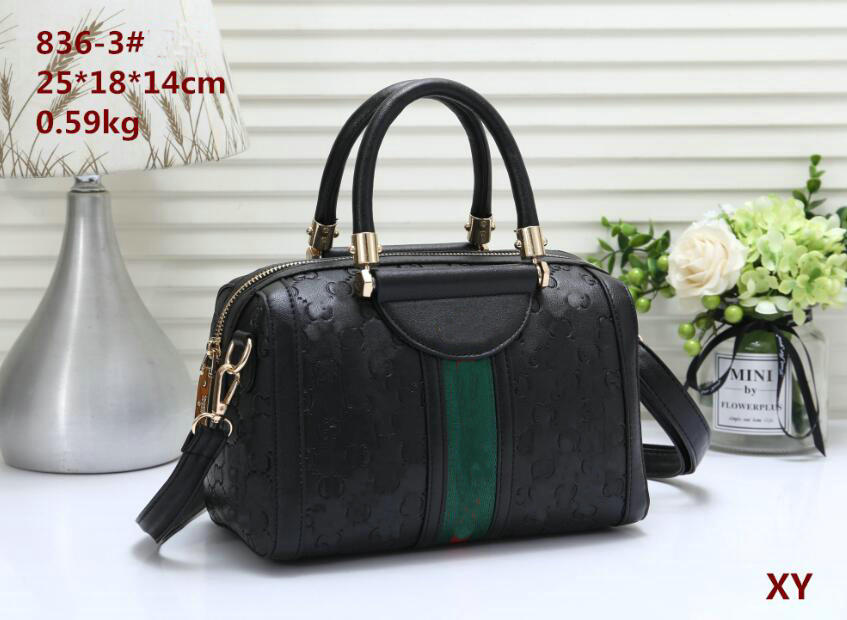 Shoulder Bag Crossbody Card Holder Luxurys Designer Bags Purses Wallets Handbag Cardholder Women Key Pouch Chain Wallet Coin Purse 836-3, Red
Shoulder Bag Crossbody Card Holder Luxurys Designer Bags Purses Wallets Handbag Cardholder Women Key Pouch Chain Wallet Coin Purse 836-3, Red