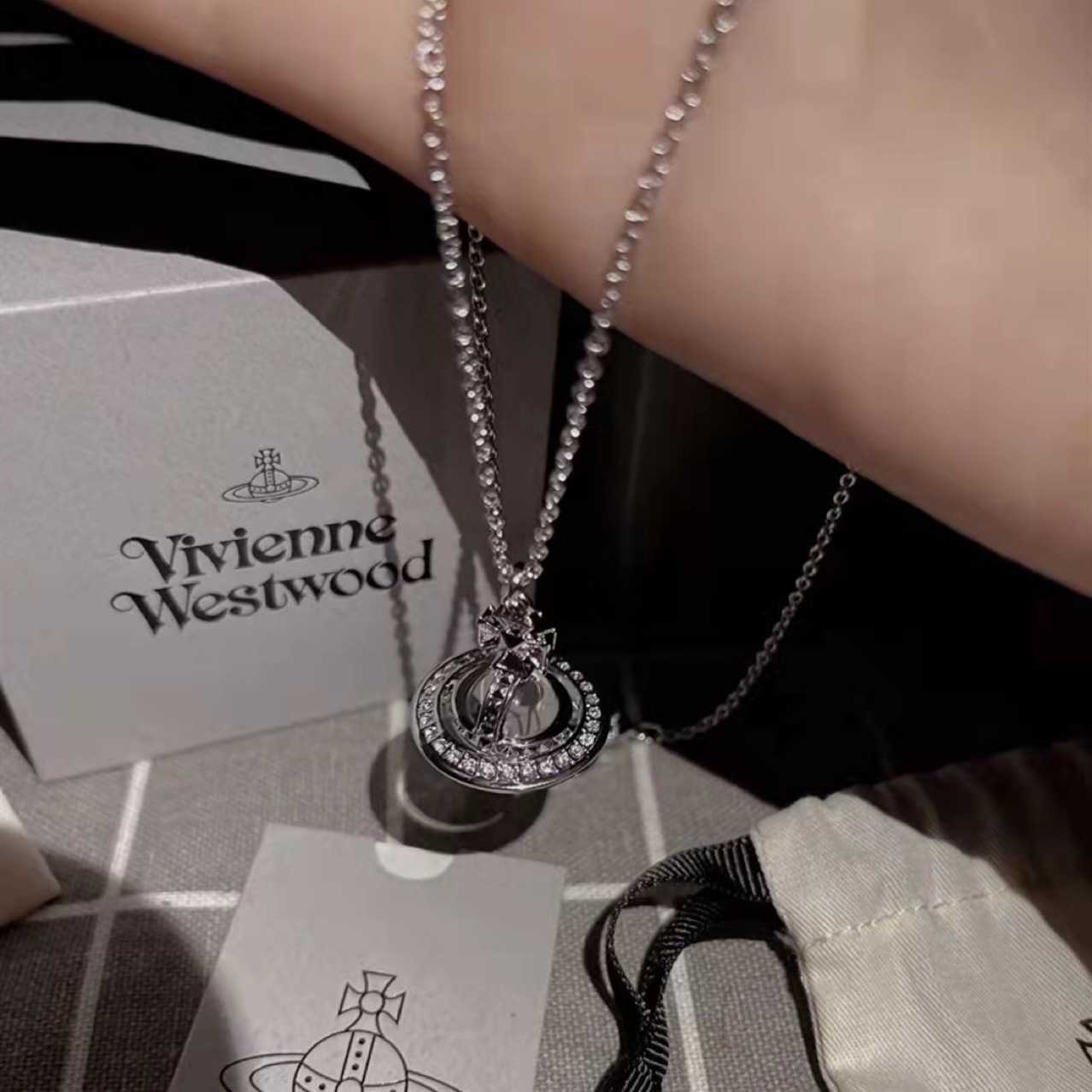 Pendant Necklaces Cow Pair of Vivian Westwood vivi an three-dimensional earth planet full diamonds Necklace female gift
Pendant Necklaces Cow Pair of Vivian Westwood vivi an three-dimensional earth planet full diamonds Necklace female gift