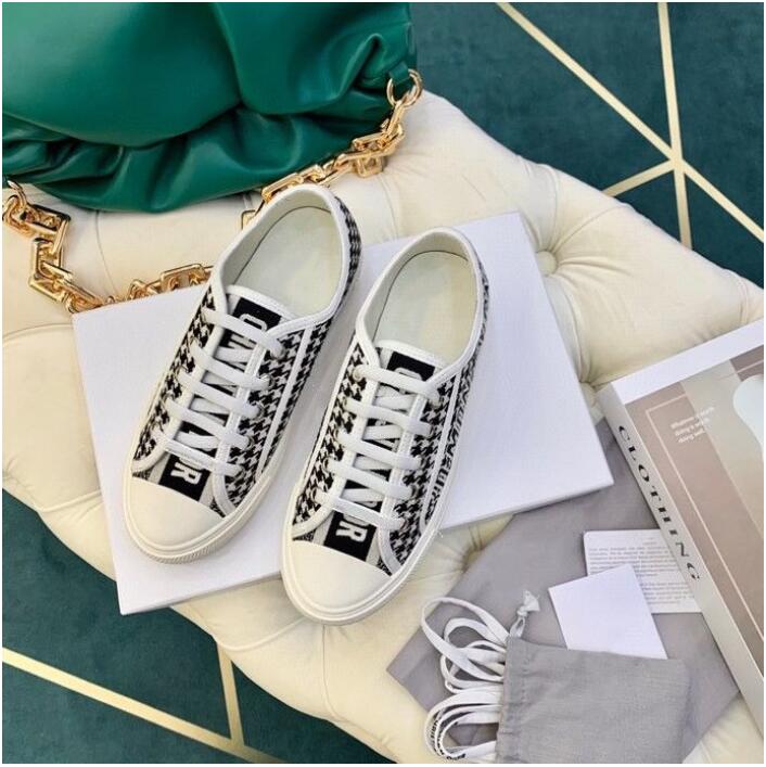 2022 men Shoes women boots dr doc Martin marten 35-42 doctor Martins Smooth Oxford Winter Ankle white mens fashion platform snow booties
2022 men Shoes women boots dr doc Martin marten 35-42 doctor Martins Smooth Oxford Winter Ankle white mens fashion platform snow booties