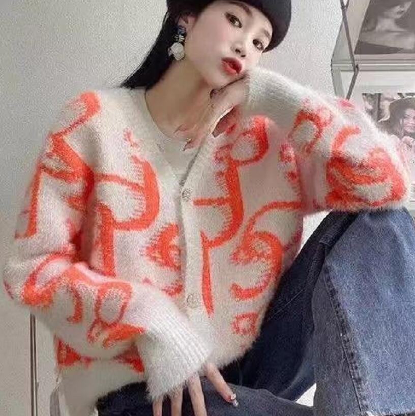 Knitted Cardigan Women' Sweater Coat 2022GG Autumn New Style Woolen Sweater Round Neck Top Loose Outer Wear All-Match, Green
Knitted Cardigan Women' Sweater Coat 2022GG Autumn New Style Woolen Sweater Round Neck Top Loose Outer Wear All-Match, Green