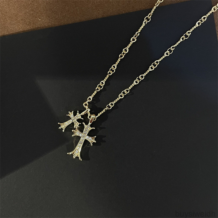Brand Cross Necklace Chromes Designer Pendant Double Long Women's Summer Light Luxury Minority High-level Sense Collarbone Chain Style Heart Ch Sweater 5cqz
Brand Cross Necklace Chromes Designer Pendant Double Long Women's Summer Light Luxury Minority High-level Sense Collarbone Chain Style Heart Ch Sweater 5cqz