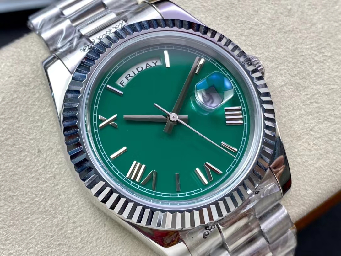 Classic Men's Watch DAYDATE President V5L Automatic Mechanical Movement Literal Green Sapphire Mirror Bracelet Master montre de luxe Watch, Silver
Classic Men's Watch DAYDATE President V5L Automatic Mechanical Movement Literal Green Sapphire Mirror Bracelet Master montre de luxe Watch, Silver