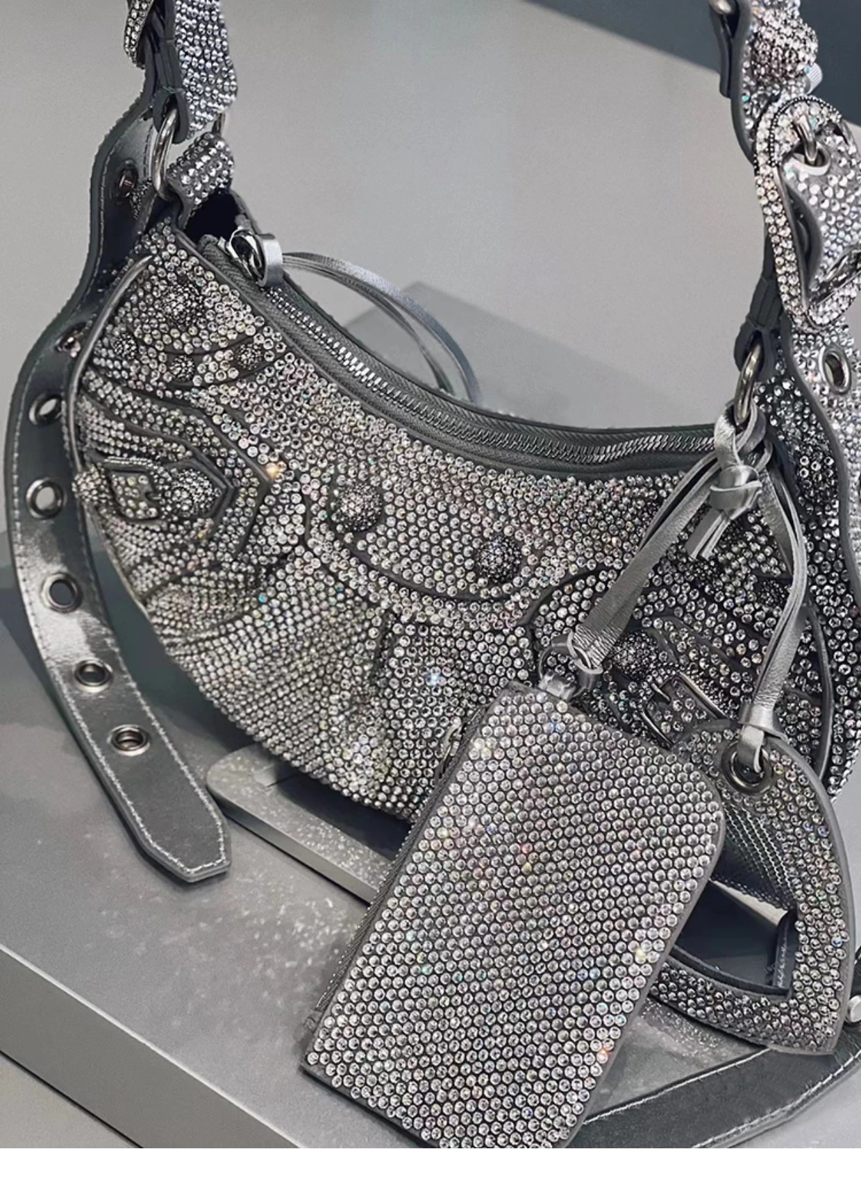 Fashion Luxury Designer Diamonds Bags Moto Style Women Shoulder Bag Studded Rivet Crossbody Shining Purses And Handbags, Blue
Fashion Luxury Designer Diamonds Bags Moto Style Women Shoulder Bag Studded Rivet Crossbody Shining Purses And Handbags, Blue