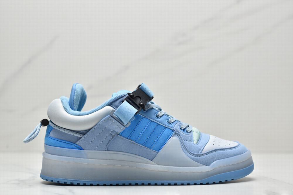 With Box 2022 Bad Bunny Running Shoes Men Women Forum Buckle Low Blue Tint Sports Sneaker
With Box 2022 Bad Bunny Running Shoes Men Women Forum Buckle Low Blue Tint Sports Sneaker