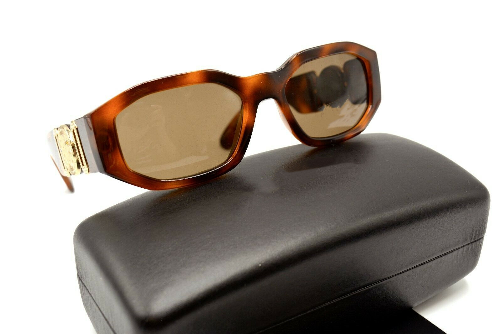Designer 4361 Medusa Square Sunglasses Men Women Unisex Vintage Shades Driving Polarized Sunglass Male Glasses Fashion Metal Plank Sunglass Eyewear
Designer 4361 Medusa Square Sunglasses Men Women Unisex Vintage Shades Driving Polarized Sunglass Male Glasses Fashion Metal Plank Sunglass Eyewear