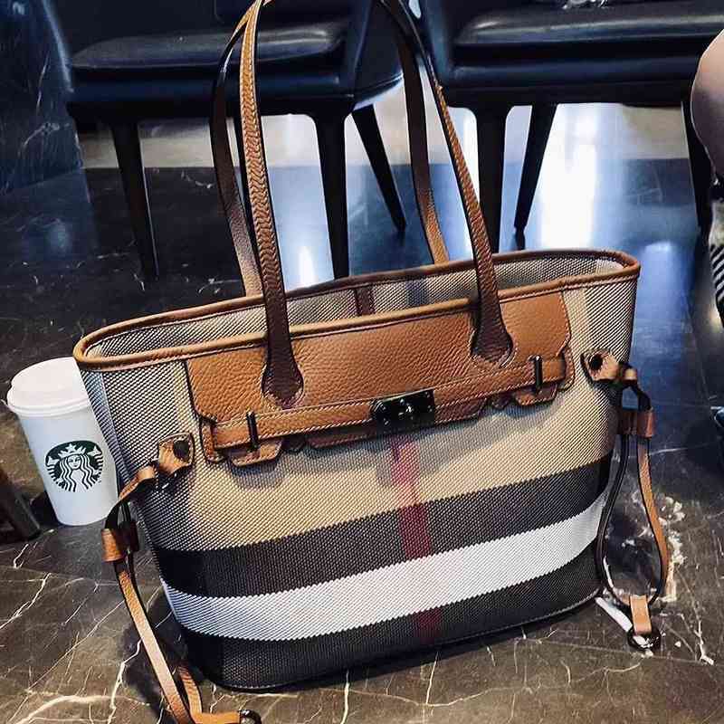 evening bag Designer s bags Top bags European and American fashion large capacity leather womens bag trend new net red cowhide bucket bun mother, Black
evening bag Designer s bags Top bags European and American fashion large capacity leather womens bag trend new net red cowhide bucket bun mother, Black