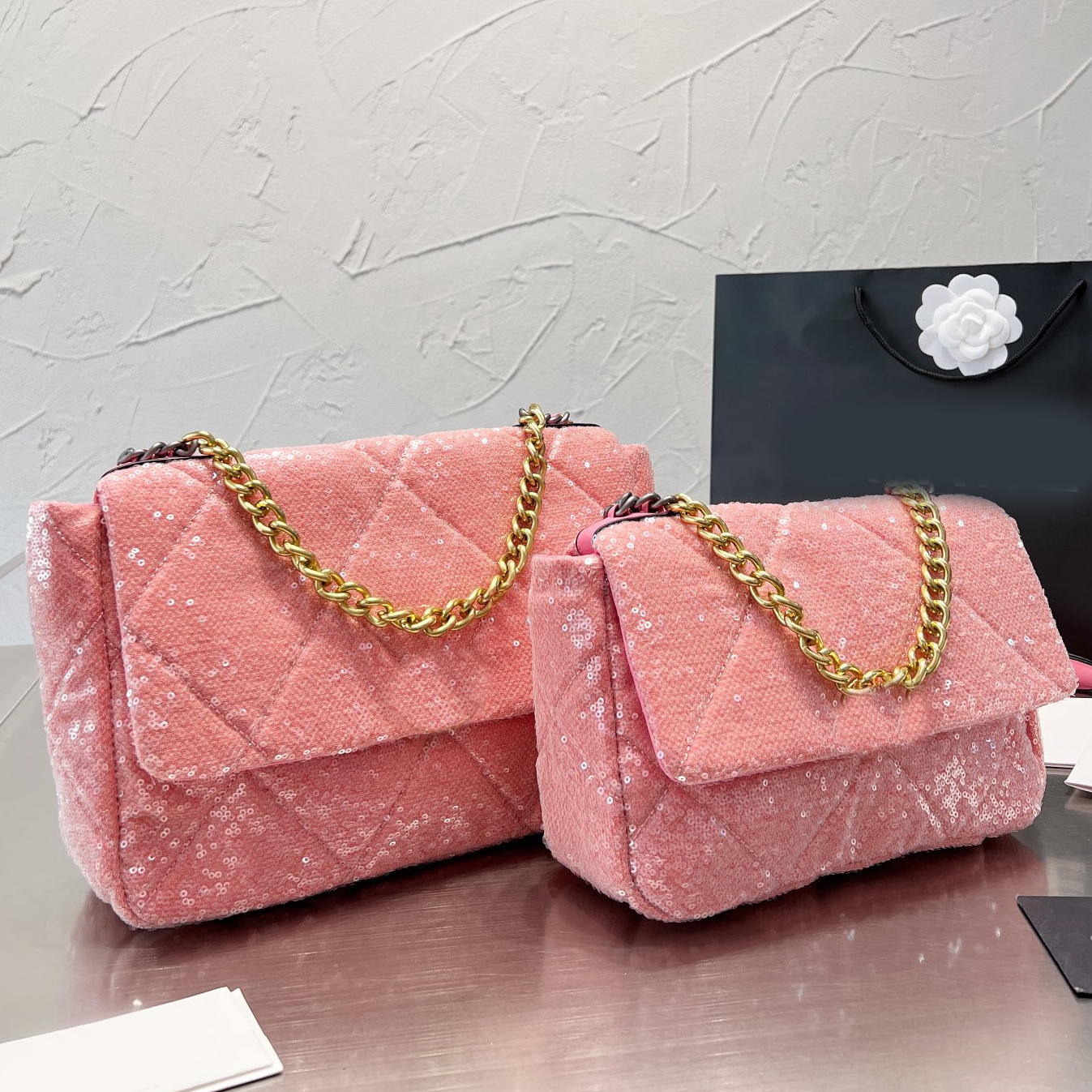 2022 new chain bag Crossbody Sequins Luxury Designer Brand Bags Fashion Shoulder Handbags High Quality Women Letter Purse Phone Wallet Metallic artwork, No bags
2022 new chain bag Crossbody Sequins Luxury Designer Brand Bags Fashion Shoulder Handbags High Quality Women Letter Purse Phone Wallet Metallic artwork, No bags