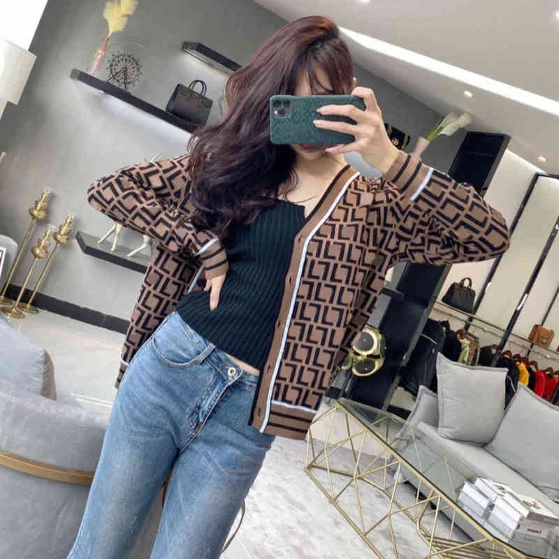 Cardigan Womens Knits Knitted Fendy Sweater Double F Letter Jacquard Temperament V-neck Thin Knit Jacket for Men and Women of the Same Style Fendi, Extra shipping cost
Cardigan Womens Knits Knitted Fendy Sweater Double F Letter Jacquard Temperament V-neck Thin Knit Jacket for Men and Women of the Same Style Fendi, Extra shipping cost