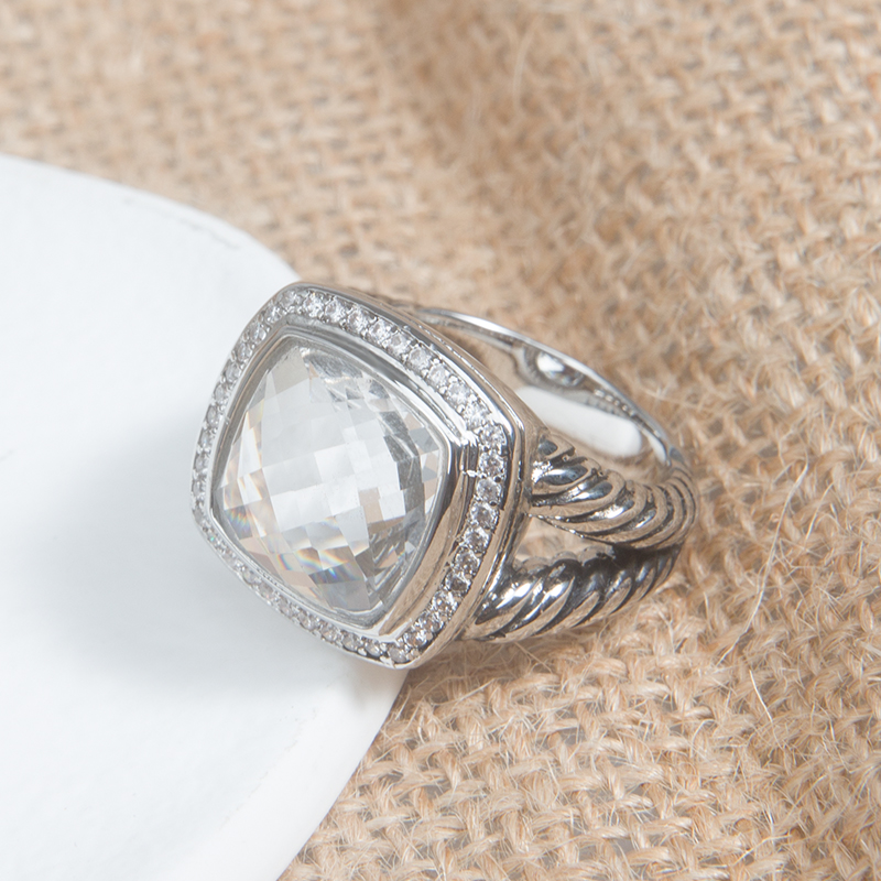Classic Twist Ring for Women Inlaid White Crystal Color Zircon Fashion Hip Hop Jewelry Accessories Banquet Party Gift