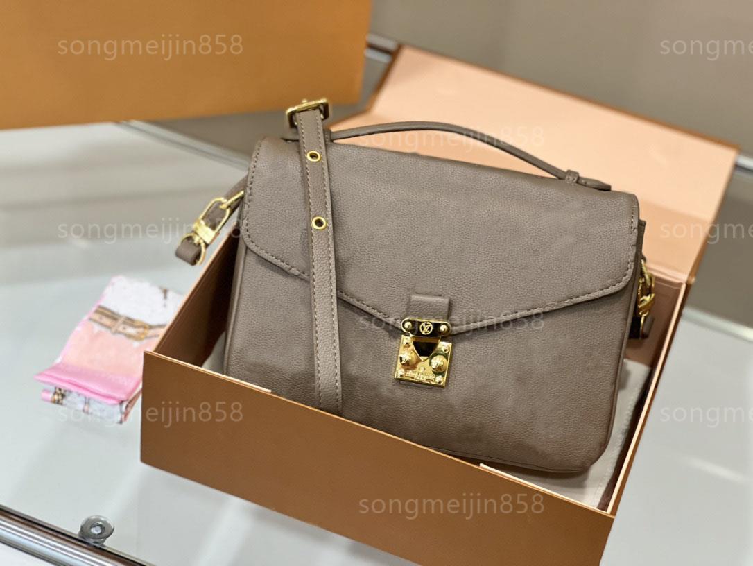 shoulder bags Brand Vintage Cowhide Crossbody Packages Tote Embossing Messenger Pckage Fashion Bag Luxury Designer Bag same style on the catwalk, Red
shoulder bags Brand Vintage Cowhide Crossbody Packages Tote Embossing Messenger Pckage Fashion Bag Luxury Designer Bag same style on the catwalk, Red