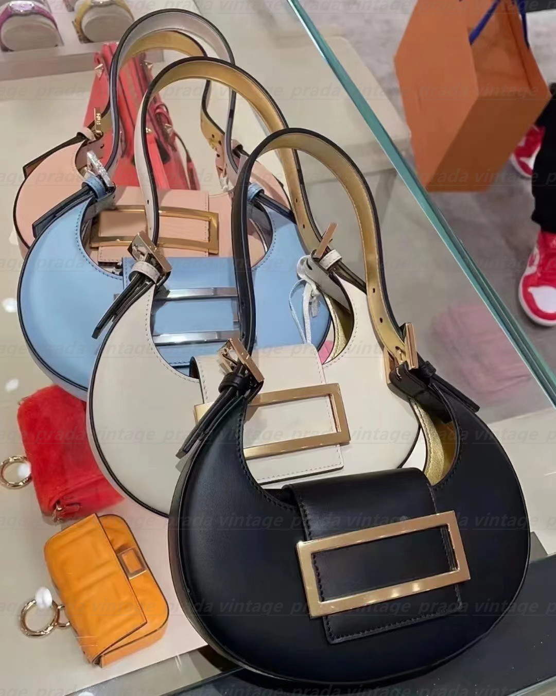 Designer Luxury Fend clutch Cookie Shoulder Bag tote Mini leather Classic handbags Detachable shoulder strap Women's men wallet handbag top quality crossbody Bags, Box
Designer Luxury Fend clutch Cookie Shoulder Bag tote Mini leather Classic handbags Detachable shoulder strap Women's men wallet handbag top quality crossbody Bags, Box