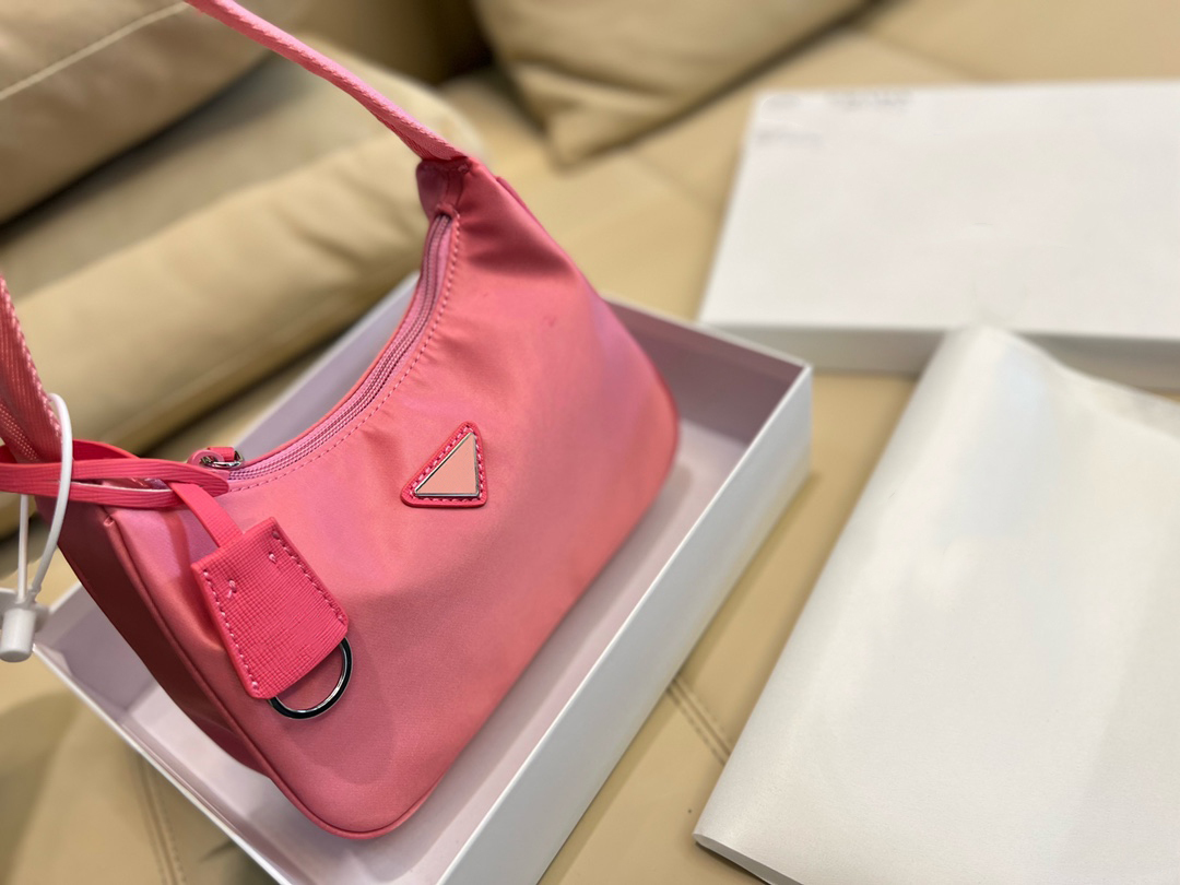 Nylon Bags Fashion Brand Designer New Wallets Houlder Bag Handbags Chest Pack Flap Crossbody Classic Soft Simple Luxury, Option 4
Nylon Bags Fashion Brand Designer New Wallets Houlder Bag Handbags Chest Pack Flap Crossbody Classic Soft Simple Luxury, Option 4