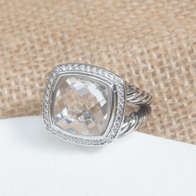 Classic Twist Ring for Women Inlaid White Crystal Color Zircon Fashion Hip Hop Jewelry Accessories Banquet Party Gift