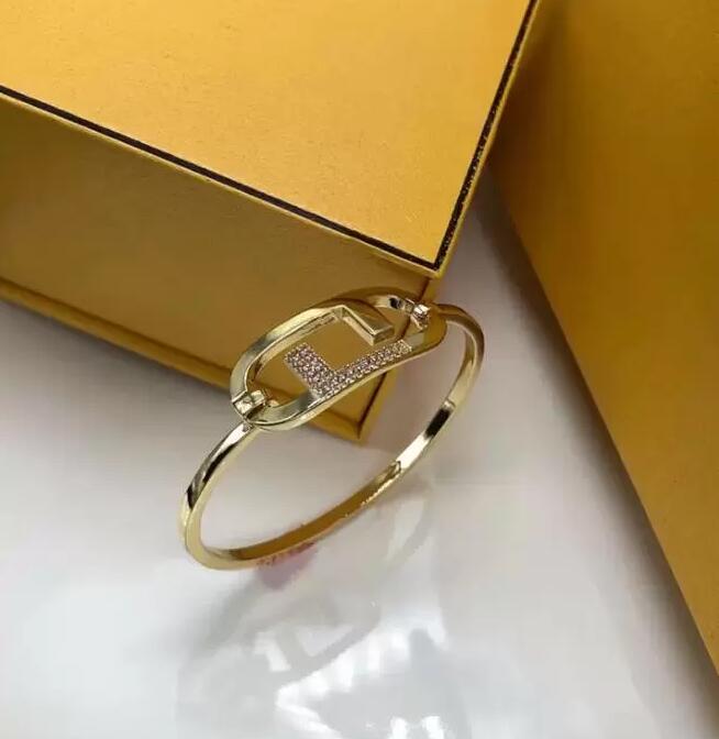 Brand Letter Bracelet Strand Women Gold Letter Bangle Hand Chains Birthday Party Valentine's Gift
Brand Letter Bracelet Strand Women Gold Letter Bangle Hand Chains Birthday Party Valentine's Gift