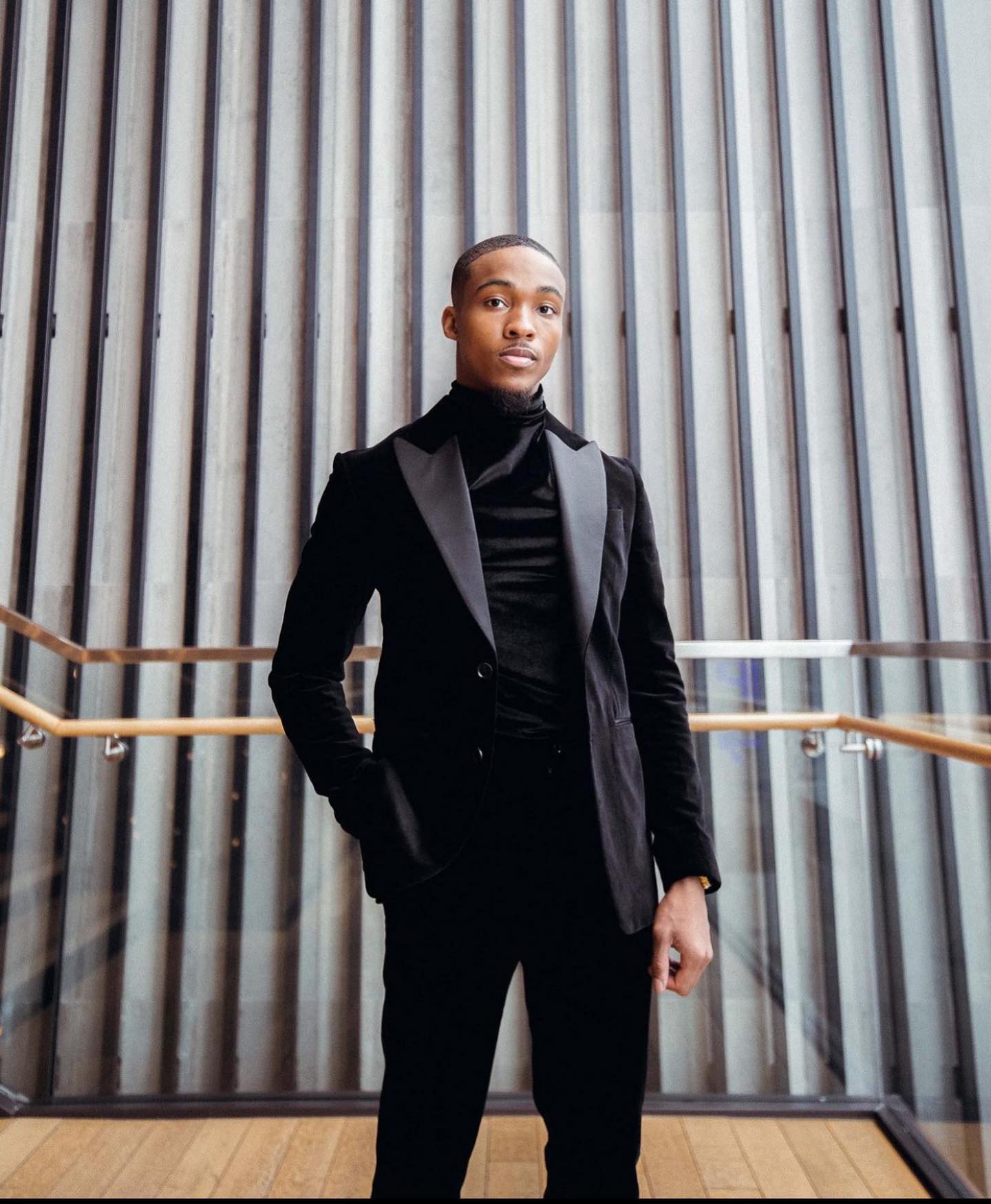 Velvet Mens Suits Slim Fit Groomsmen Wedding Tuxedos 2 Pieces Sets Black Peaked Lapel Blazers Formal Suit With Jacket And Pants