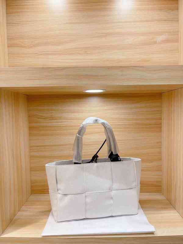 Designer Luxury Womens Bags Bottegas Handbag Fashion Shoulder dupes nylon Venetas Large Capacity Totes leather crossbody Bag Versatile mini jodie Wallet 1QOK, White
Designer Luxury Womens Bags Bottegas Handbag Fashion Shoulder dupes nylon Venetas Large Capacity Totes leather crossbody Bag Versatile mini jodie Wallet 1QOK, White