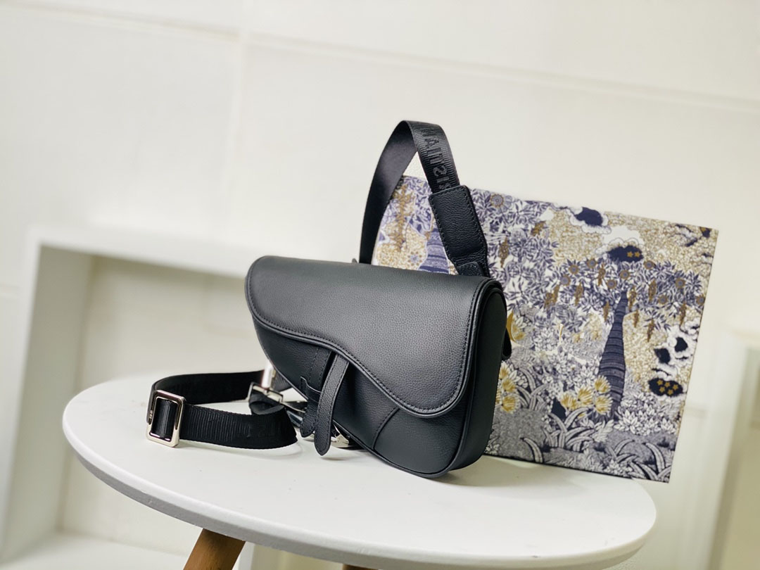 New Top Quality Bags mens saddlebag chest satchel luxury designer Handbag leather shoulder Bags fashion waist Handbags simple wallet, Shipping(no send)
New Top Quality Bags mens saddlebag chest satchel luxury designer Handbag leather shoulder Bags fashion waist Handbags simple wallet, Shipping(no send)