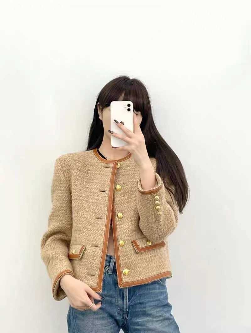 Women' Sweater Coat Cell 22FW Celebrity 2022 Small Light Luxury Lady Woolen Tweed CoatElegant Classic Fashion Designer Niche HMXU, Khaki
Women' Sweater Coat Cell 22FW Celebrity 2022 Small Light Luxury Lady Woolen Tweed CoatElegant Classic Fashion Designer Niche HMXU, Khaki