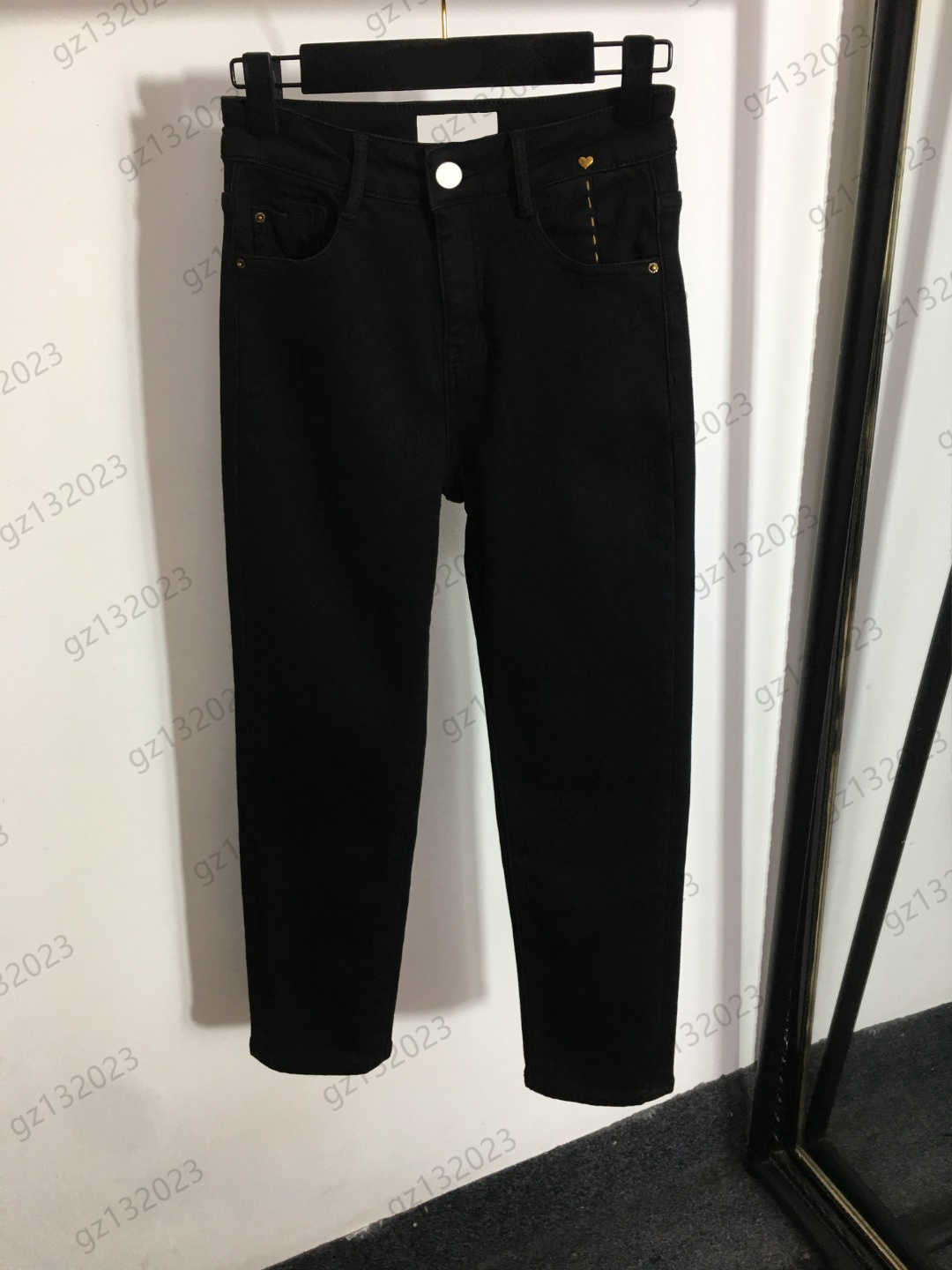 Jeans Womens Metal Heart Logo Decoration Pockets Tight Denim Trousers Add Fleece Thicken Warm Slimming Capris Jean Pants Fashion Brand Women Clothing
Jeans Womens Metal Heart Logo Decoration Pockets Tight Denim Trousers Add Fleece Thicken Warm Slimming Capris Jean Pants Fashion Brand Women Clothing