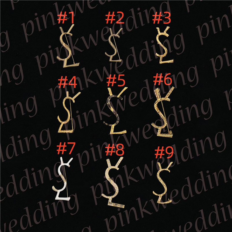 Letter Pins Women Wedding Brooch Luxury Print Gold Pins Fashion Men Party Brooches Christmas Gift with Box
Letter Pins Women Wedding Brooch Luxury Print Gold Pins Fashion Men Party Brooches Christmas Gift with Box