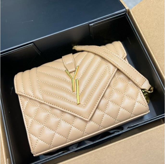 Designer ALMA BB shell bag women patent leather flower Embossed shoulder bags with lock crossbody bag handbags. gucci
Designer ALMA BB shell bag women patent leather flower Embossed shoulder bags with lock crossbody bag handbags. gucci