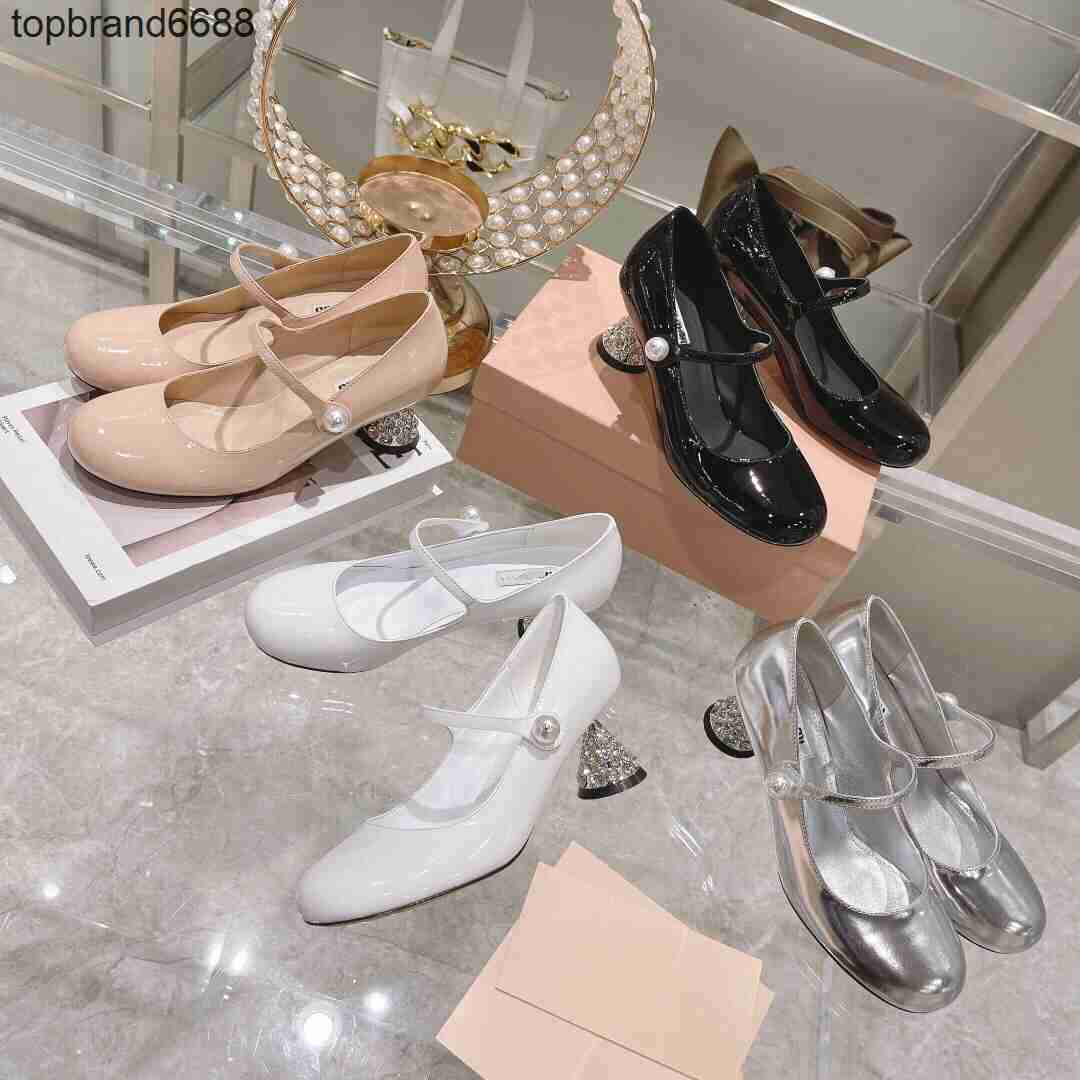 Dress Shoes Miu Women Designers Rois Rhinestone wine cup heel thick heel single shoes round head Size 34-40, Apricot
Dress Shoes Miu Women Designers Rois Rhinestone wine cup heel thick heel single shoes round head Size 34-40, Apricot