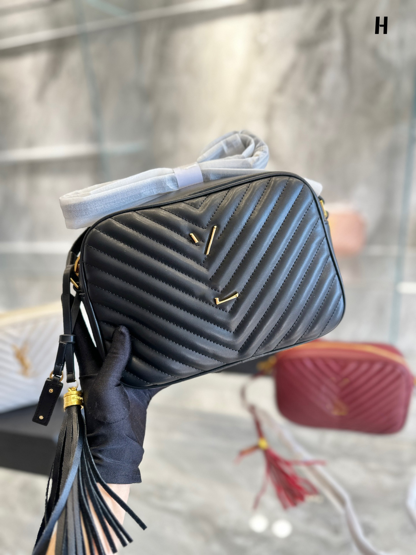 Luxury Tote Brand Shoulder Bag Crossbody Handbag Genuine Leather Cattlehide Designer Messenger Bags 5A Quality SOHO DISCO tassel zipper 23CM Camera Mini Womens, Original box
Luxury Tote Brand Shoulder Bag Crossbody Handbag Genuine Leather Cattlehide Designer Messenger Bags 5A Quality SOHO DISCO tassel zipper 23CM Camera Mini Womens, Original box