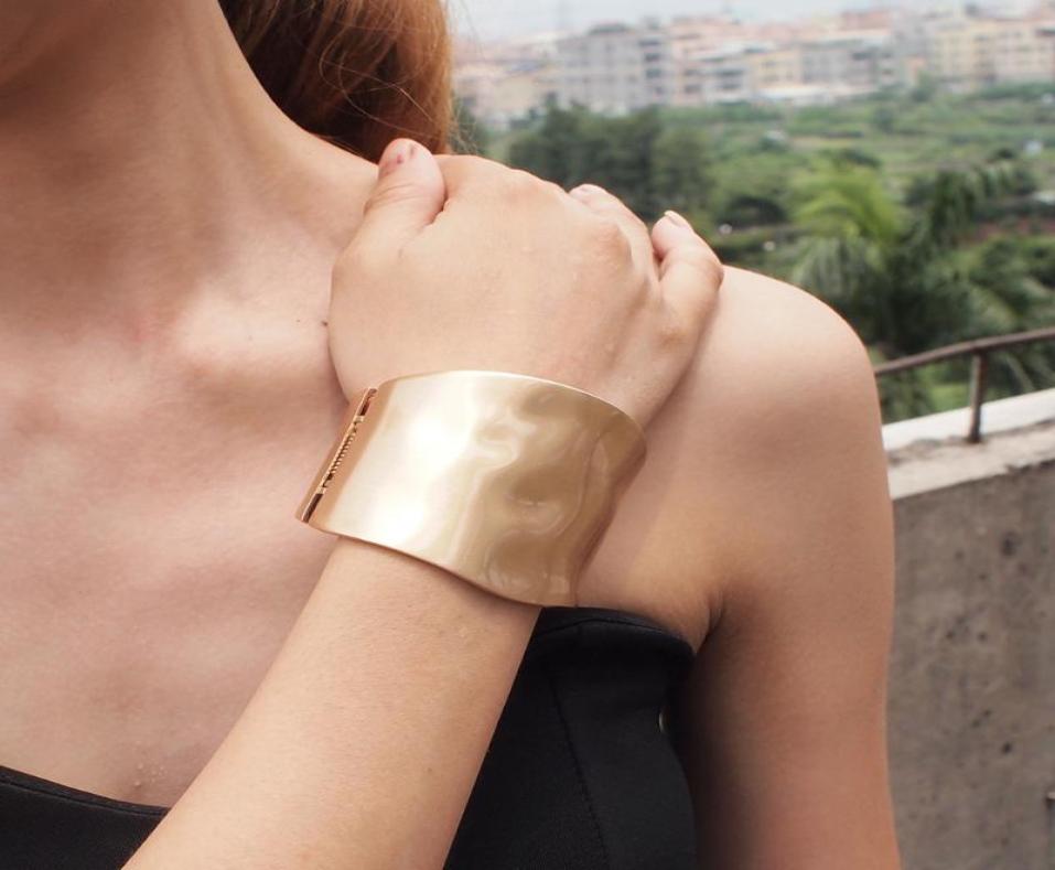 Bangle Charming Classic Chunky Bracelet Cuff Oversized Wide Handmade Bold Large Metal Brushed Finish Jewelry GOLD BRA0265Bangle6699200
Bangle Charming Classic Chunky Bracelet Cuff Oversized Wide Handmade Bold Large Metal Brushed Finish Jewelry GOLD BRA0265Bangle6699200