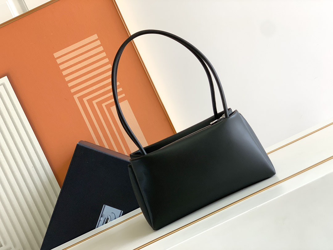 Underarm Women Crossbody Bags 1B/A368 Shoulder Shopping Bag Handbags Genuine leather Plain Handbag purse Medium size fashion bags High quality Removable strap, Box
Underarm Women Crossbody Bags 1B/A368 Shoulder Shopping Bag Handbags Genuine leather Plain Handbag purse Medium size fashion bags High quality Removable strap, Box