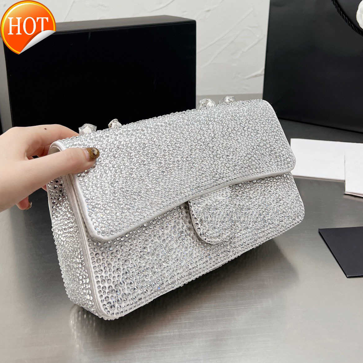 Women's Luxury Designer Shoulder bags Tote 2023 New Leather Envelope Bag Fashion Diamond Quilted Bronze Hardware Chain Portable Crossbody Bags Factory Direct Sale, Black
Women's Luxury Designer Shoulder bags Tote 2023 New Leather Envelope Bag Fashion Diamond Quilted Bronze Hardware Chain Portable Crossbody Bags Factory Direct Sale, Black