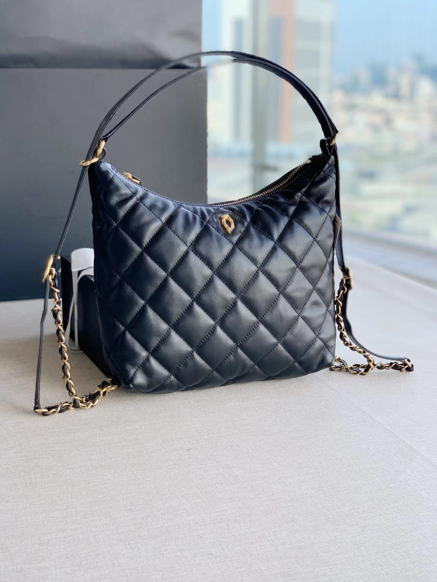 high-quality Winter new Underarm bags Soft luxury Designer bag Women shoulder bag Fashion Tote Zipper purse Classic Ringer leather cross body, Burgundy
high-quality Winter new Underarm bags Soft luxury Designer bag Women shoulder bag Fashion Tote Zipper purse Classic Ringer leather cross body, Burgundy