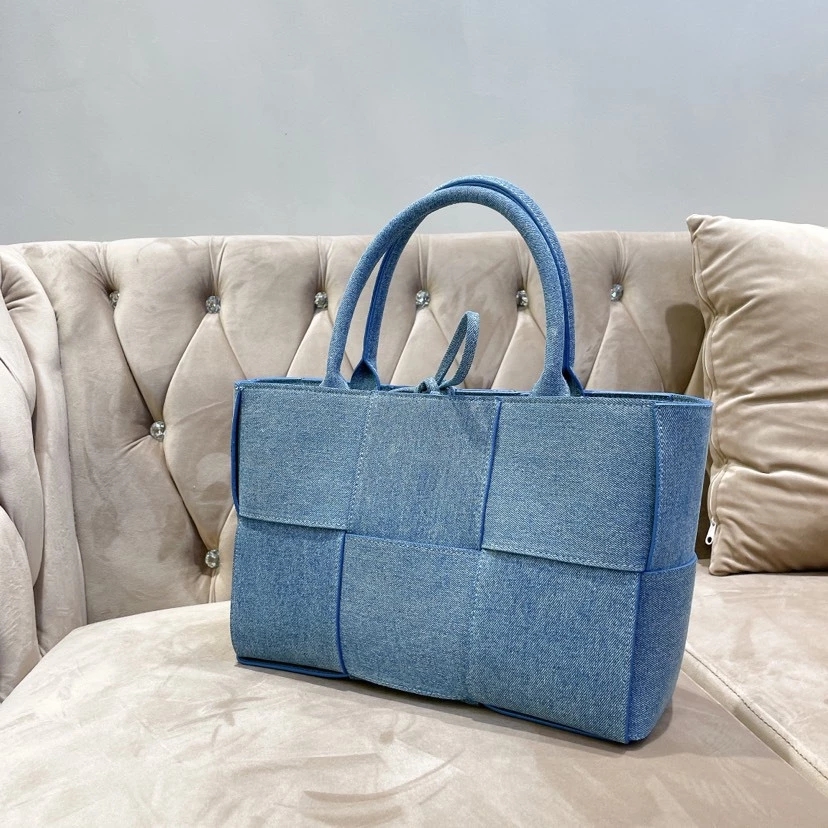 Luxury Denim Women's Bags Designer Woven Canvas Shoulder Bag Composited Handbags for Women 2023 Shopper Purses Clutch New, Denim blue
Luxury Denim Women's Bags Designer Woven Canvas Shoulder Bag Composited Handbags for Women 2023 Shopper Purses Clutch New, Denim blue