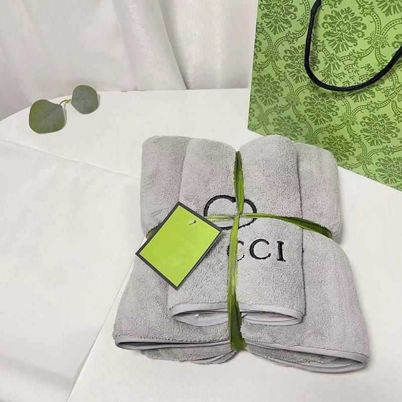 Designer Bath Towel Set Coral Velvet Fashion Towels Face Towels Luxury Unisex Absorbent Men Womens Wash Cloths Towel
Designer Bath Towel Set Coral Velvet Fashion Towels Face Towels Luxury Unisex Absorbent Men Womens Wash Cloths Towel