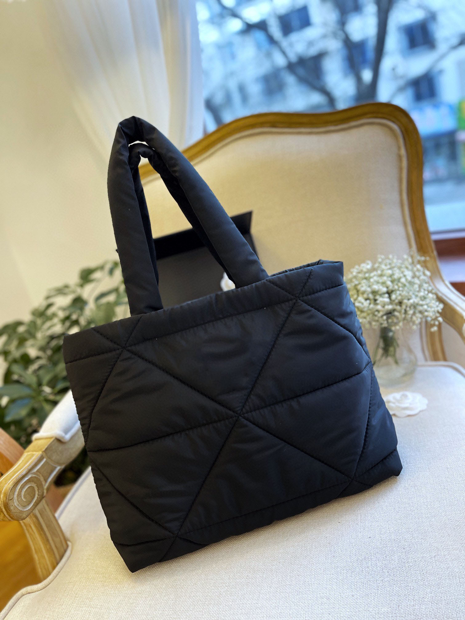 Nylon handbag 2022 winter fashion shoulder bags luxury designer women's messenger bag zipper purse messengerbag light and versatile black, White
Nylon handbag 2022 winter fashion shoulder bags luxury designer women's messenger bag zipper purse messengerbag light and versatile black, White