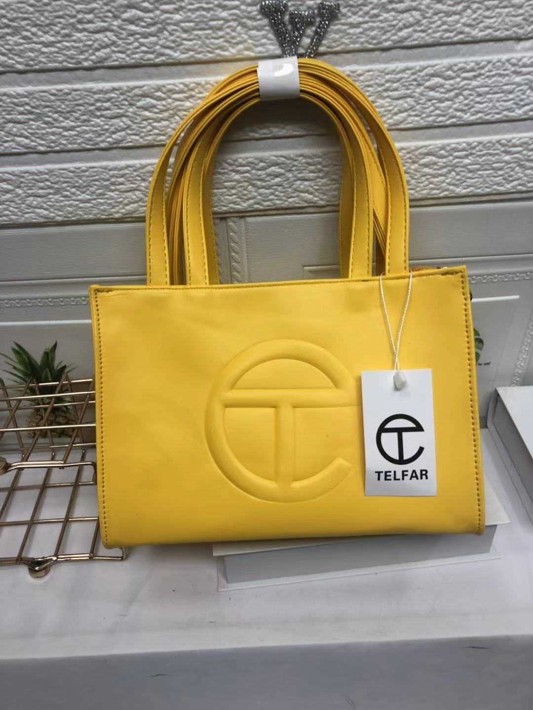 Design Bag Factory Wholesale and Retail Bag Women's 2023 Urban Simple Portable Small Square Winter New Style Macarone Msenger Shoulder, White
Design Bag Factory Wholesale and Retail Bag Women's 2023 Urban Simple Portable Small Square Winter New Style Macarone Msenger Shoulder, White