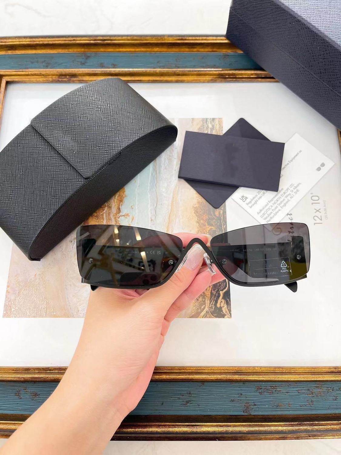 Designer Sunglasses Classic Eyeglasses Goggle Outdoor Beach Sun Glasses For Man Woman Mix Color Sunscreen fishing Optional Triangular signature
Designer Sunglasses Classic Eyeglasses Goggle Outdoor Beach Sun Glasses For Man Woman Mix Color Sunscreen fishing Optional Triangular signature