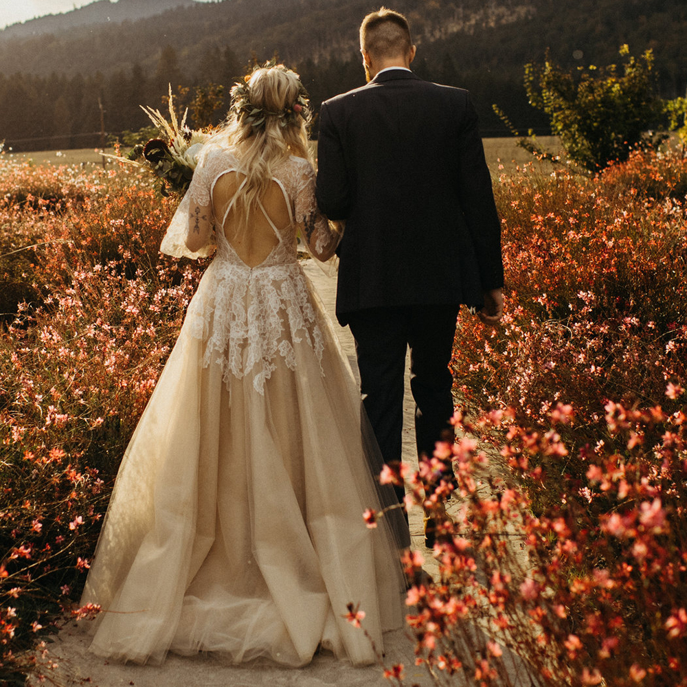 Country A-Line Tulle Wedding Dress V Neck Long Puffy Sleeves Lace Appliques Beige And Ivory Plus Size Bridal Gowns Sexy Open Back Forset Vestido De No