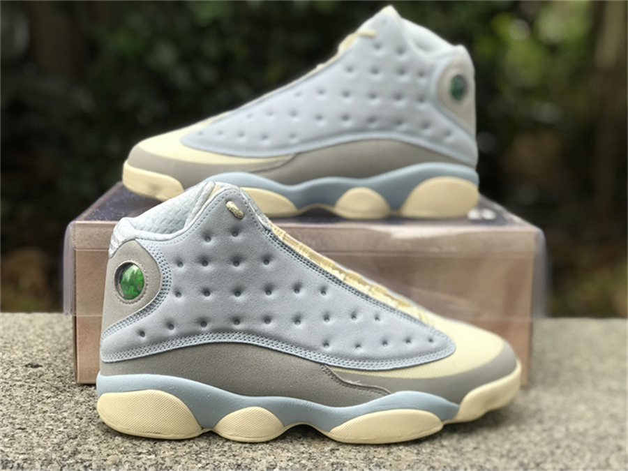 Authentic Shoes SoleFly x Basketball 13 13s DX5763-100 Muslin Smoke Grey Gum Light Celestine Blue Sports Sneakers Mens With Original Box XIII Trainers 40-47.5
Authentic Shoes SoleFly x Basketball 13 13s DX5763-100 Muslin Smoke Grey Gum Light Celestine Blue Sports Sneakers Mens With Original Box XIII Trainers 40-47.5