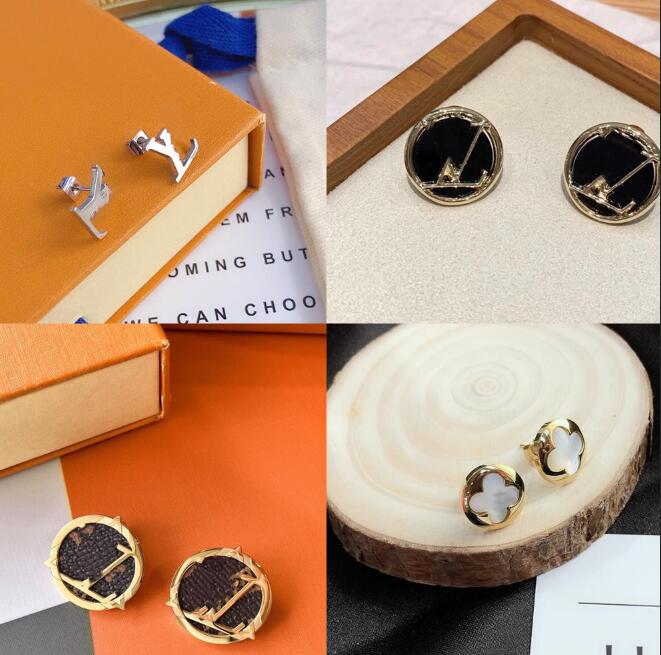 Brand Designer Earrings Luxury 18k Gold Plated V Letter Earring Premium Stainless Steel Jewelry Pearl Diamond Rhinestone Gift Wedding Party Accessories
Brand Designer Earrings Luxury 18k Gold Plated V Letter Earring Premium Stainless Steel Jewelry Pearl Diamond Rhinestone Gift Wedding Party Accessories