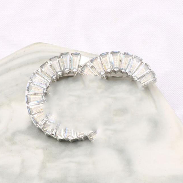 19style Classic Brand Designer Letters Brooch Women Geometric Crystal Pearl Broochs Fashion Simple Small Sweet Ladies Party Jewelry Accessories
19style Classic Brand Designer Letters Brooch Women Geometric Crystal Pearl Broochs Fashion Simple Small Sweet Ladies Party Jewelry Accessories