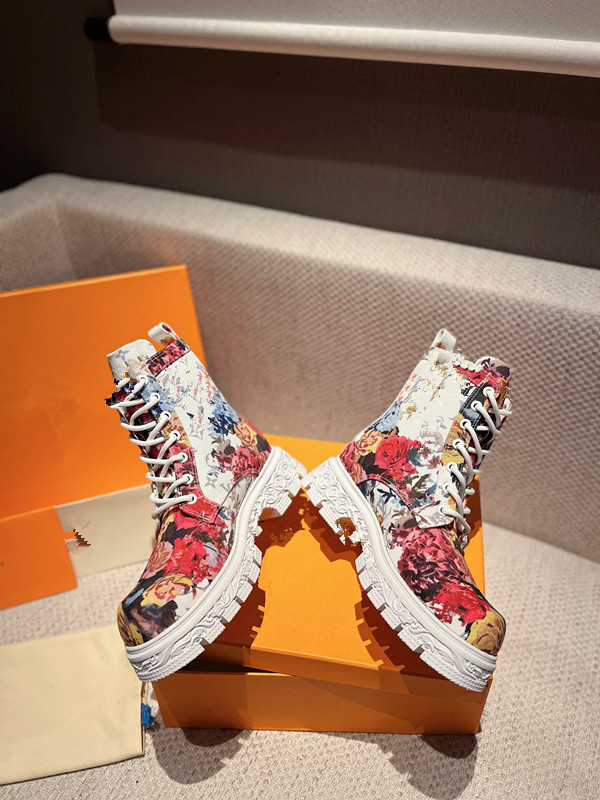 Top Designer boots autumn winter luxury Womens Fashion printing Multi style leather shoes HOT platform woman Martins ankle boot Without box Decorative 1102, 02
Top Designer boots autumn winter luxury Womens Fashion printing Multi style leather shoes HOT platform woman Martins ankle boot Without box Decorative 1102, 02