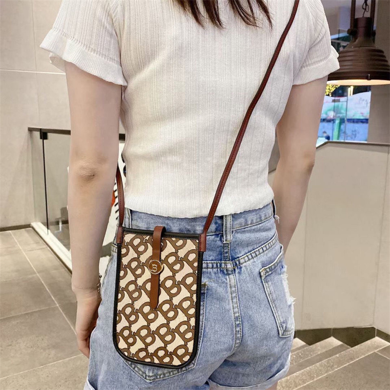 Womens Luxury Crossbody Bag Designer Phone Bag Outdoor Phone Holder High Quality Cell Phones Package Fashion Bags Card Pack High Quality
Womens Luxury Crossbody Bag Designer Phone Bag Outdoor Phone Holder High Quality Cell Phones Package Fashion Bags Card Pack High Quality