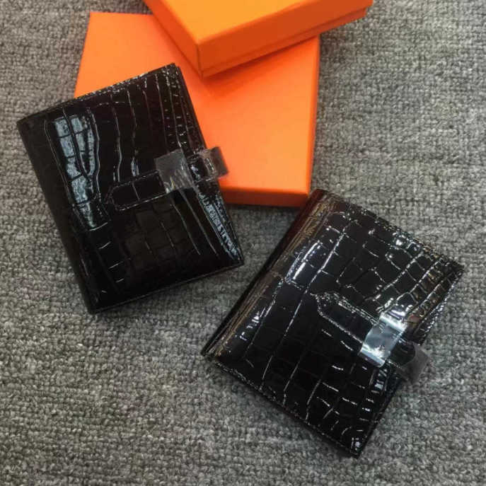 Wallets Luxury Designer Handbag 2022 model is versatile stylish Leather Wallet Women's Short button Two Fold Draw Belt Soft Thin h for Men, Red silver button
Wallets Luxury Designer Handbag 2022 model is versatile stylish Leather Wallet Women's Short button Two Fold Draw Belt Soft Thin h for Men, Red silver button