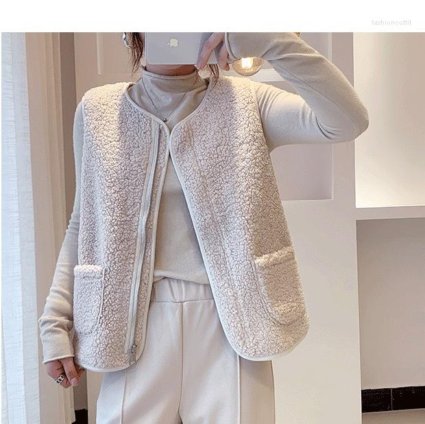 Women' Vests Autumn Women' Fur All-in-one Lamb Wool Vest Coat Winter Outer Wear Trendy All-match Short Waistcoat, White
Women' Vests Autumn Women' Fur All-in-one Lamb Wool Vest Coat Winter Outer Wear Trendy All-match Short Waistcoat, White