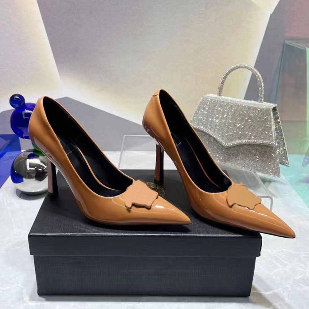 Light Tan La Medusa embellished shoes Pumps women Pointed Toes Patent leather Bridal shoes Dress shoe With box, White 10.5cm
Light Tan La Medusa embellished shoes Pumps women Pointed Toes Patent leather Bridal shoes Dress shoe With box, White 10.5cm