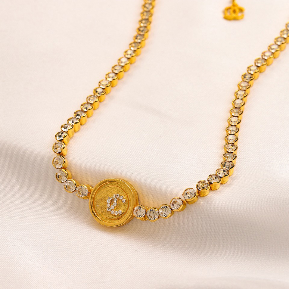 Luxury Design Necklace 18K Gold Plated Brand Stainless Steel Necklaces Choker Chain Round Crystal Letter Pendant Fashion Womens Wedding Jewelry Accessories 2094
Luxury Design Necklace 18K Gold Plated Brand Stainless Steel Necklaces Choker Chain Round Crystal Letter Pendant Fashion Womens Wedding Jewelry Accessories 2094