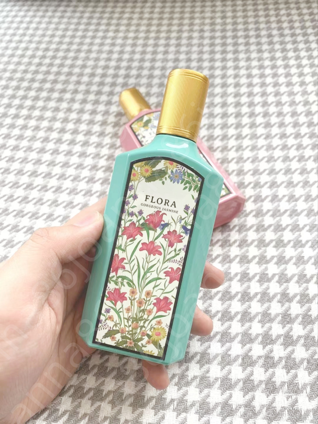 Woman Perfume Spray 100ml Flora Emerald Gardenia EDT Floral Woody Musk High-Quality and Fast Postage fast ship
Woman Perfume Spray 100ml Flora Emerald Gardenia EDT Floral Woody Musk High-Quality and Fast Postage fast ship