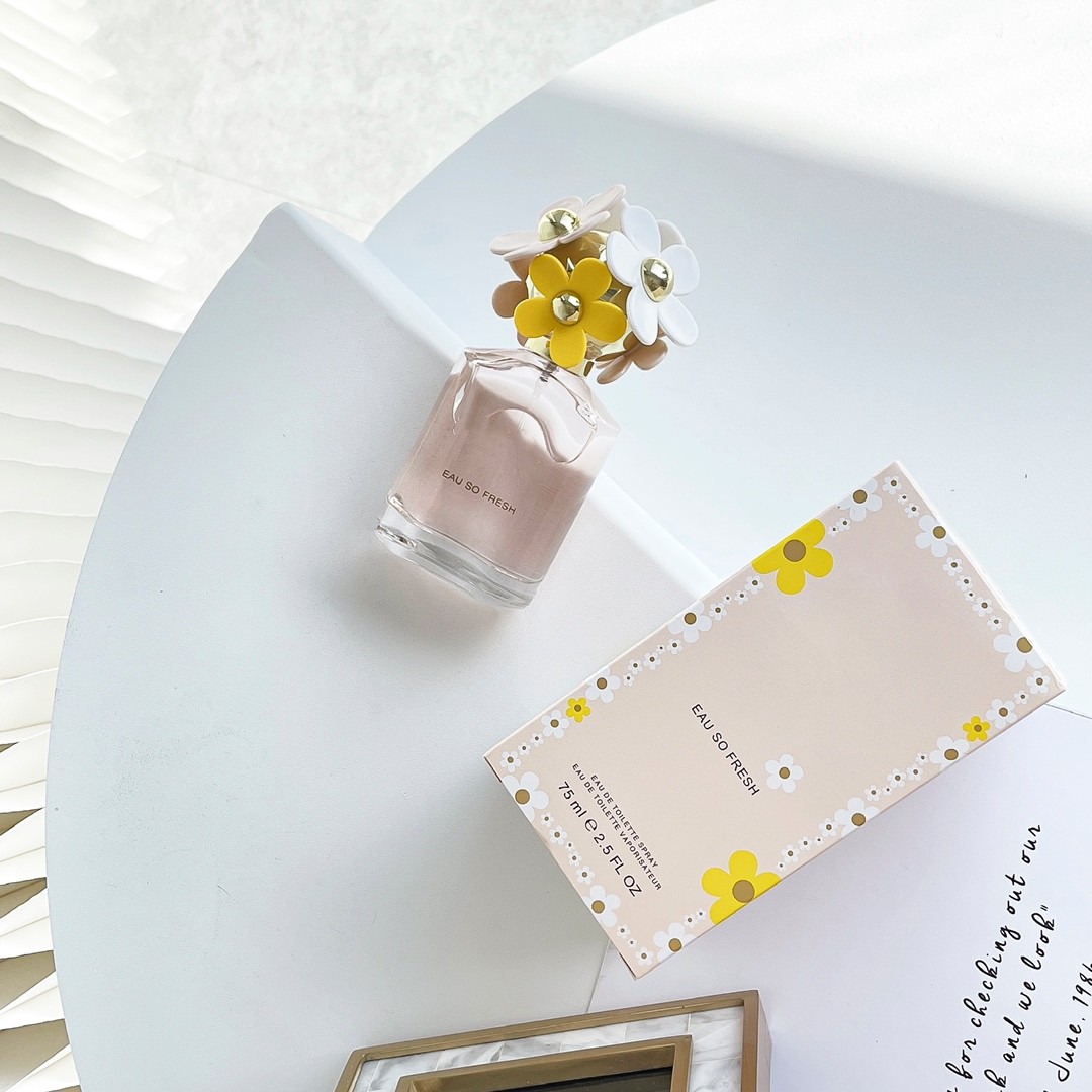 Freshener Woman Perfume Fragrances Women Perfumes Spray 75ml EDT Fruity Fragrance Charming Smell Fast Delivery Counter Edition
Freshener Woman Perfume Fragrances Women Perfumes Spray 75ml EDT Fruity Fragrance Charming Smell Fast Delivery Counter Edition