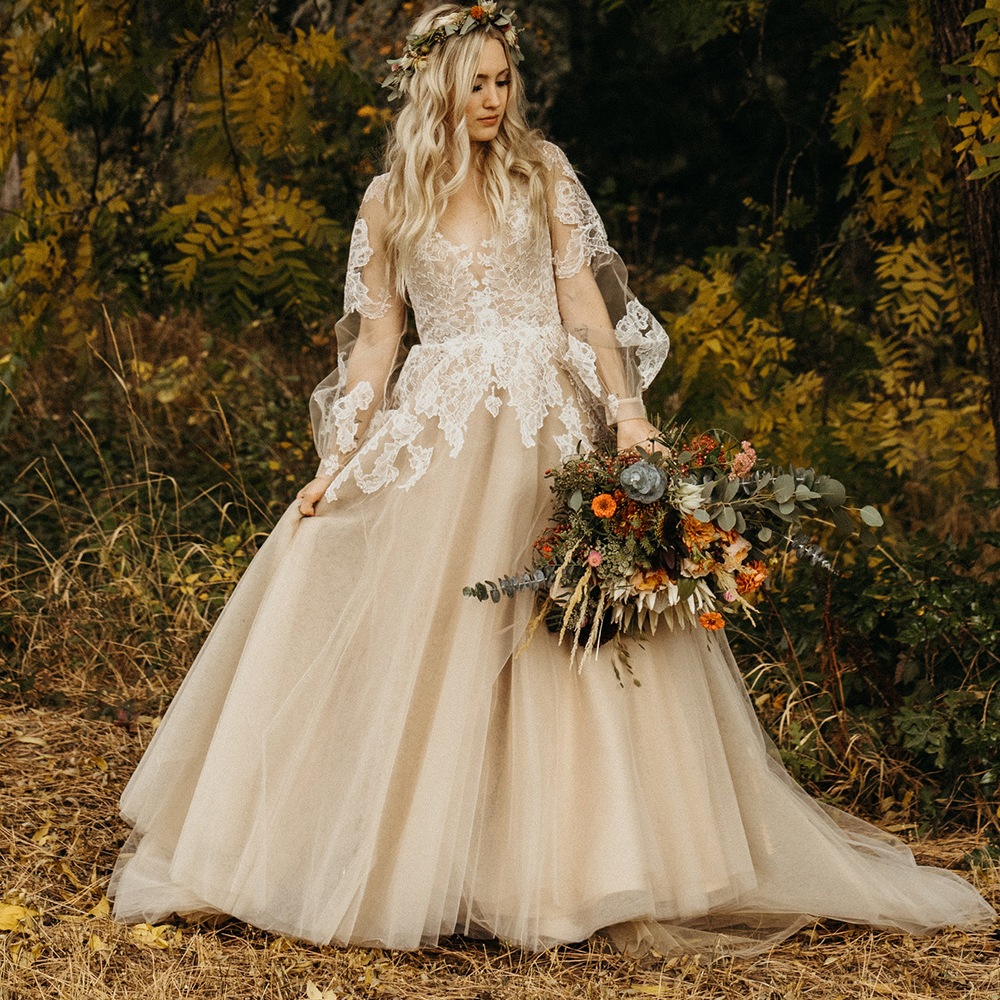 Country A-Line Tulle Wedding Dress V Neck Long Puffy Sleeves Lace Appliques Beige And Ivory Plus Size Bridal Gowns Sexy Open Back Forset Vestido De No