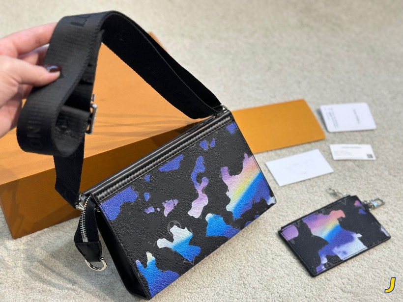 Designer fashion luxury purses Shoulder Bags monograms Genuine Leather men POCHETTE VOYAGE handbag travel toiletry pouch mens clutch bag women cosmetic bag, Extra shipping
Designer fashion luxury purses Shoulder Bags monograms Genuine Leather men POCHETTE VOYAGE handbag travel toiletry pouch mens clutch bag women cosmetic bag, Extra shipping